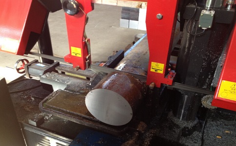 周矶办事处卧式带锯床加工时出现明显振荡如何排查？