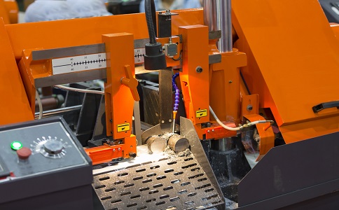 周矶办事处龙门带锯床具备哪些优点？